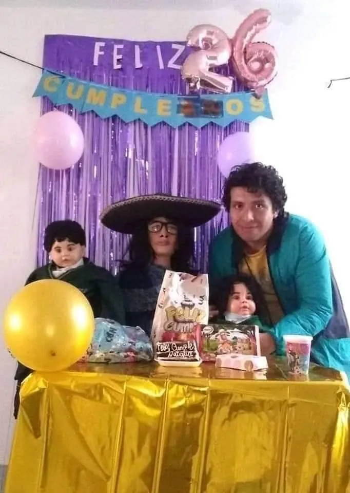 影/另一半頭痛老公急叫救護車　醫護人員一到全傻眼…老婆竟是「布娃娃」