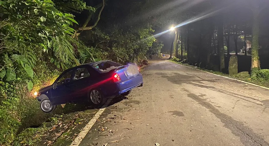 影/公親變事主！喬債話太多惹毛債主　先押再扁、砸車撞山