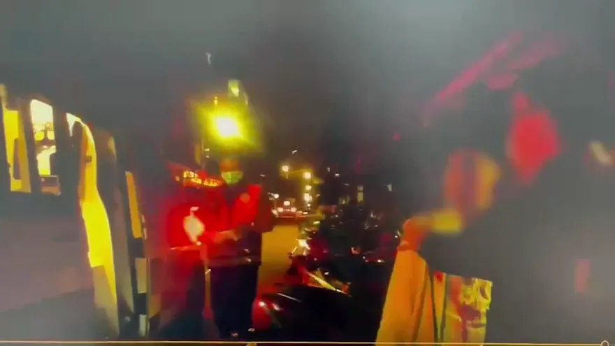 影/西瓜刀砍到見骨頭！萬華血濺街頭　一言不合讓朋友斷手筋