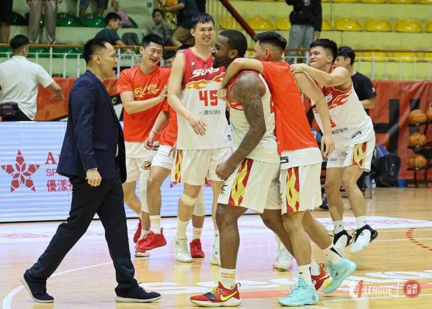 救世主是他！萊斯飆44分超狂大三元助太陽2OT奪勝　季後挑戰賽扳平英熊