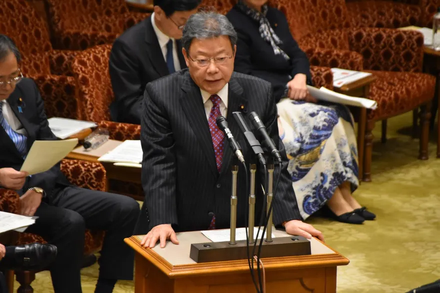 影/談首相遇襲事件他竟扯「美味鰻魚丼」　日公安首長失言惹爭議