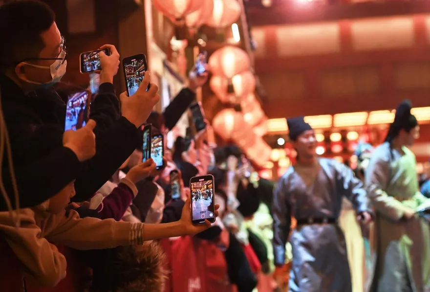 陸五一假期料超2.4億人次出遊　「燒烤網紅城」山東淄博喊話：無力接待