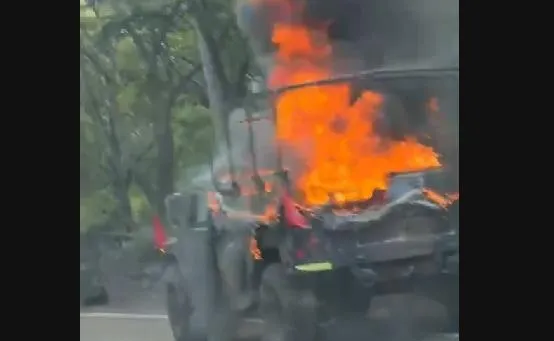 影/金防部未爆彈小組悍馬車冒烈火！官兵緊急煞停逃生