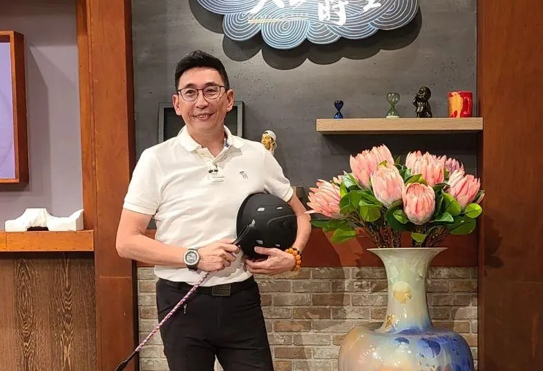 深夜打包短髮女回家！宋少卿掰了17年正宮　撇偷吃發文認：早已簽字離婚