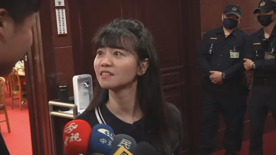 綠營密謀「除瑜」行動？！　高嘉瑜眼睛「瞪」大了