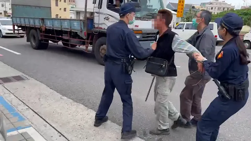 澎湖人生氣了！在地人慘遭6遊客圍毆　鄉親「持鐵棍圍警局」怒嗆：這次不能再放過