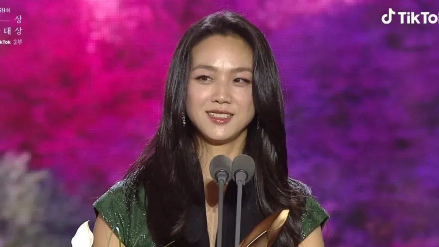 韓國百想大賞／完整得獎名單！湯唯隔12年再奪最佳女主角　許光漢同框李帝勳頒獎