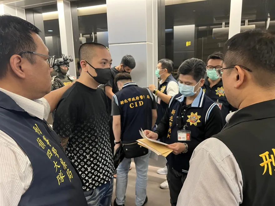 「無間道幫派版」！「鯨魚」今早警訊　土城當舖遭開67槍疑「黑吃黑臥底」