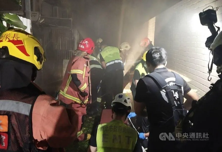 蘆洲公寓「1樓宮廟」凌晨火警　1人送醫不治