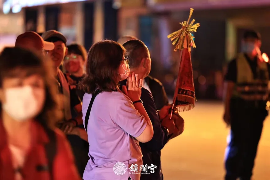 大甲媽遶境/媽祖顯靈？信徒開刀前喝敬茶求順利　隔天手術醫生一看驚：結石不見了