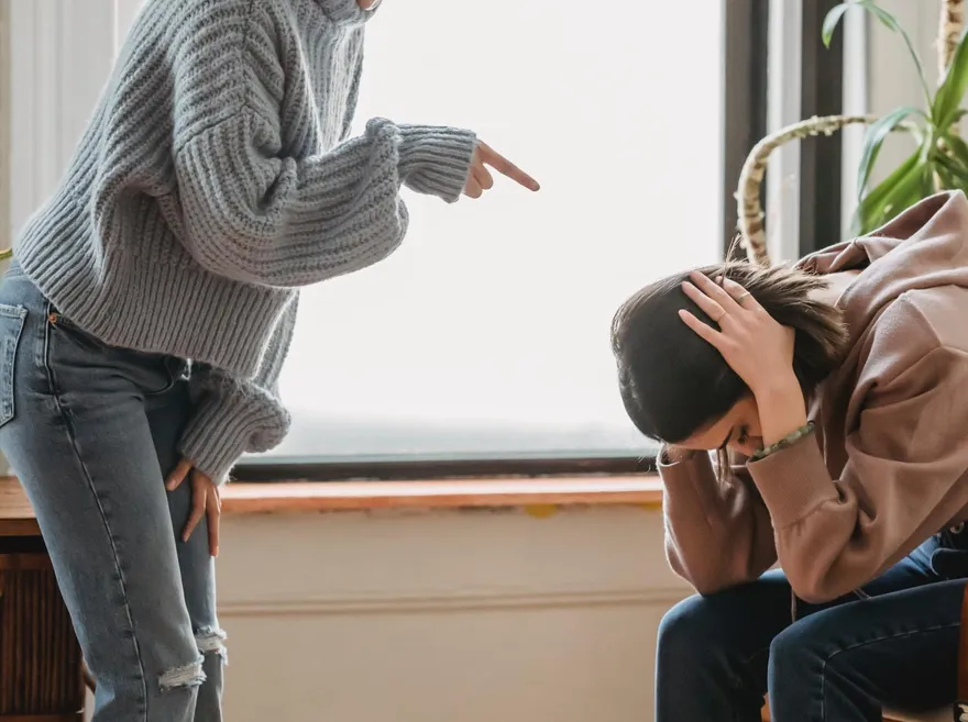 從交往到結婚不停被碎念！他反駁大姨子「1超瞎觀念」竟挨岳父母罵　怒喊：再敢機歪我照嗆