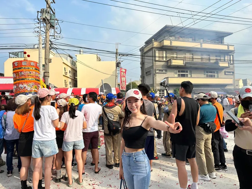 大甲媽遶境/美女議員穿「這件黑色」太清涼！網暴動：真正的辣台妹