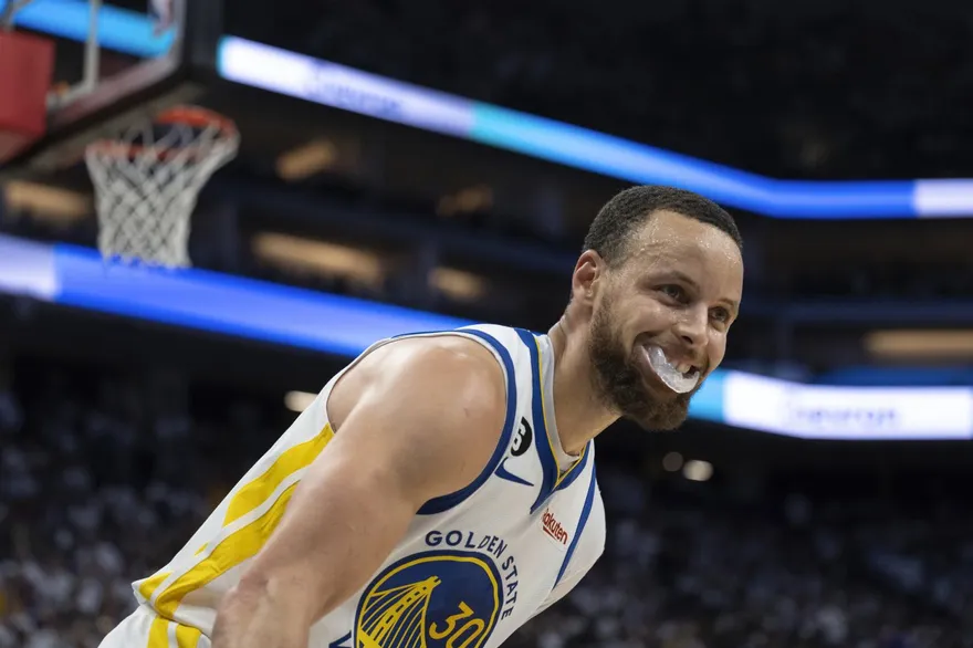 NBA史上最佳控衛是誰？柯瑞霸氣點名：我和魔術強森