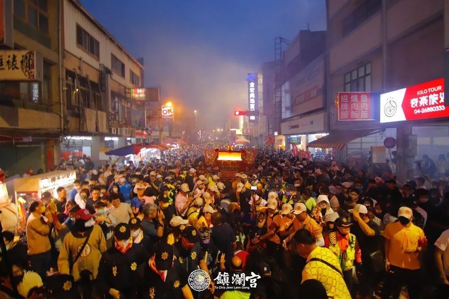 大甲媽遶境/9天8夜遶境落幕！大甲媽抵台中鎮瀾宮安座　擠滿信眾迎接