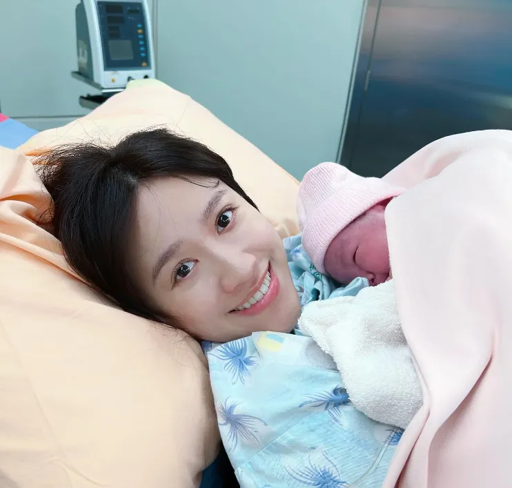 吳姍儒認「懷孕過程顛簸」落淚！產後曬親子照　曝改大醫院生產秘辛