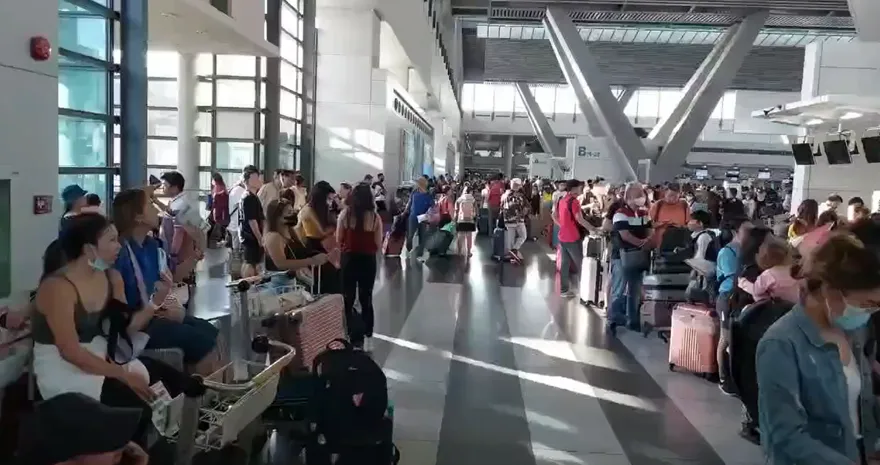 影/馬尼拉國際機場凌晨驚傳「停電8小時」　至少40航班取消或延誤