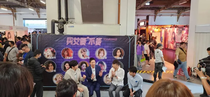 獨家/無懼訪AV女優爭議！申東燁與成始璄低調現身台北...衝「成人博覽會」訪王子男優