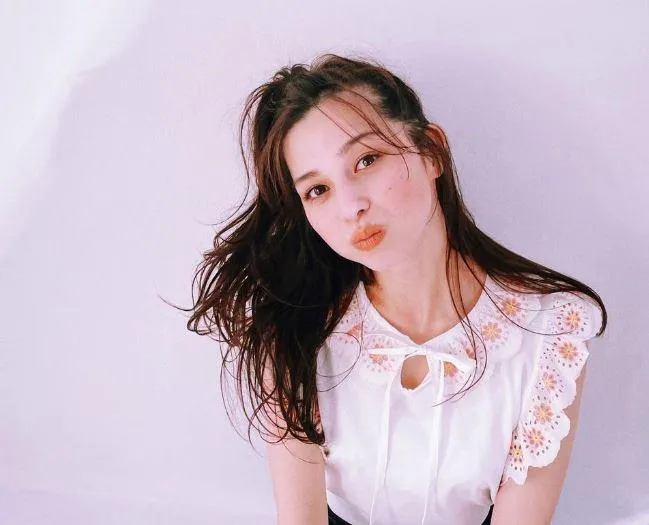 26歲混血女星要嫁了！閃婚「身價7億IT社長」　甜喊：想共組家庭