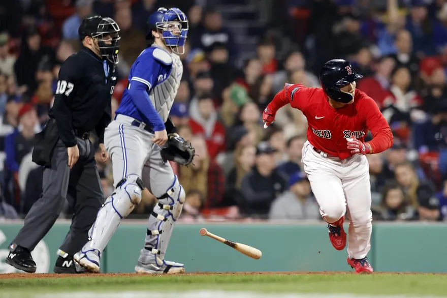 影/夯到無法擋！首打席直擊「綠色怪物」二壘安　吉田正尚連11場敲安追平紀錄