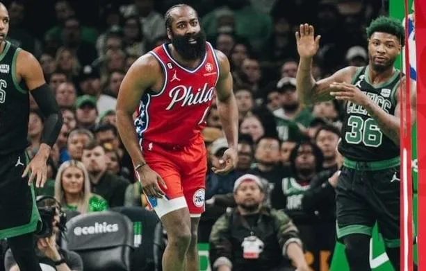 影/哈登勝負一肩扛！豪奪45分「加碼致勝三分球」　76人次輪G1勝綠衫軍