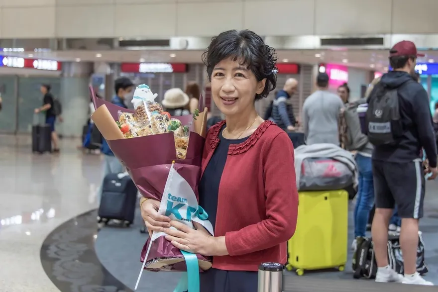 柯文哲最強女戰神出手！叛徒變網軍　陳佩琪秀6年前單據「20萬元買攝影器材」