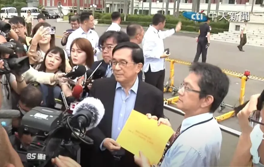 指外界誤用《洗錢防制法》　陳水扁拄拐杖現身凱道為子請願