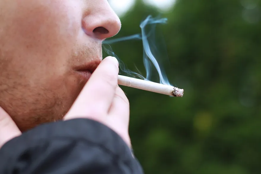 「菸害防制法」至8月底違規共2413件！電子煙占近9成　違規最多