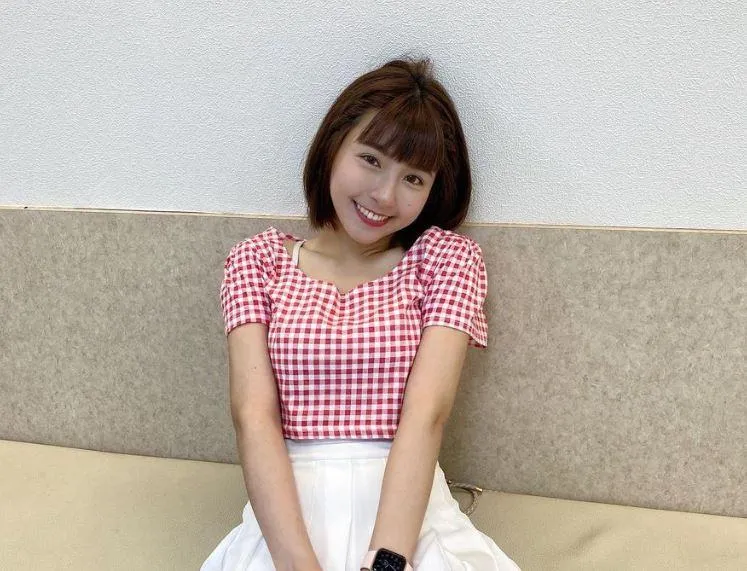 穿短版衣對鏡自拍！峮峮解放A字腰　邪惡視角全放送…鄉民嗨喊：炸裂了