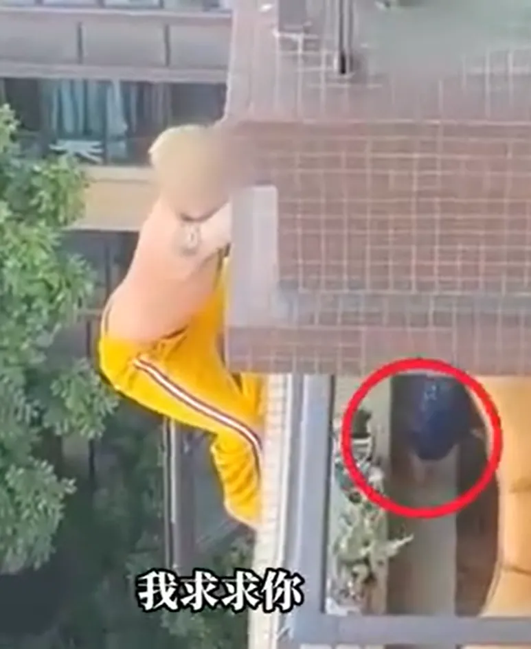 金髮男「掛20層高樓」手軟墜地肢體變形　情侶吵架？小王躲捉姦？眾說紛紜