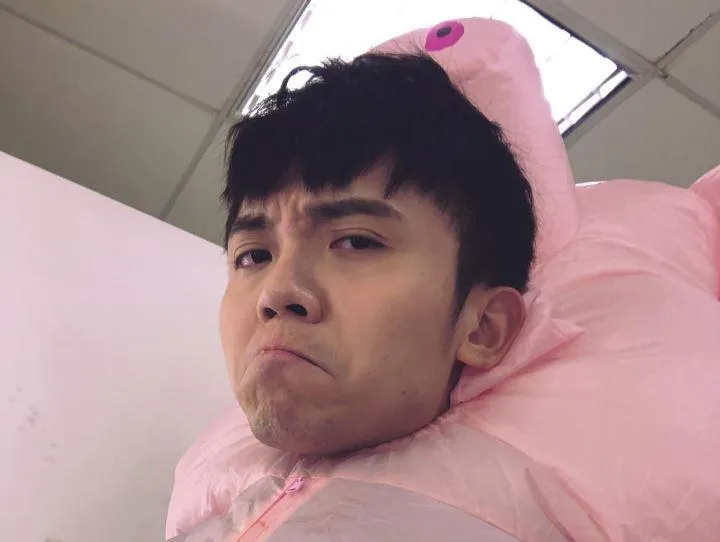 黃豪平遭砂石車追撞！路上噴飛半圈　車尾全毀傷勢曝光