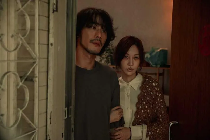 曾莞婷新片撲倒黃騰浩！爆床戲過激「不小心露點」敬業喊：放心用