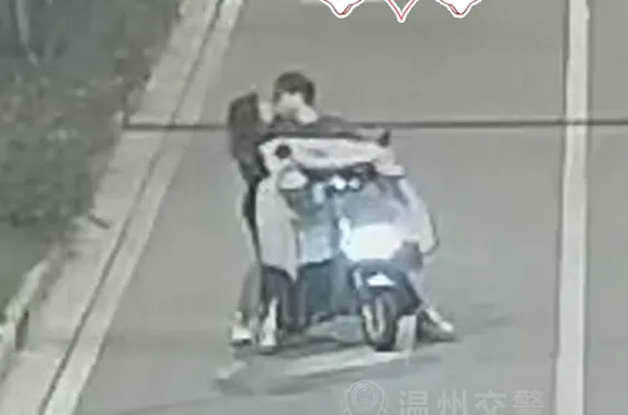 影/親不停！小情侶騎機車熱吻親到「車身歪斜」　下秒慘被撞飛雙雙送醫