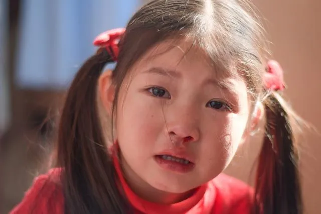 「鼻腔突噴出血塊」！打完噴嚏下一秒昏倒險死：大腦有爆炸的感覺