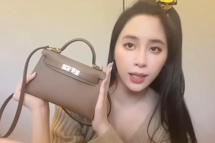 影/王思佳陷假包風波！歐陽妮妮曬愛馬仕包喊「好廢好喜歡」