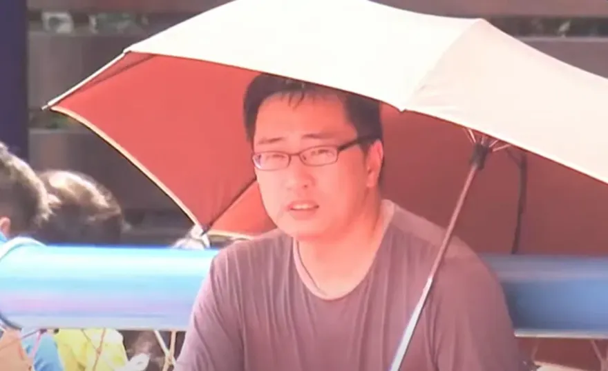 只撐傘沒用！專家點名「夏日1壞習慣」害皮膚白不了　超多人都不以為意