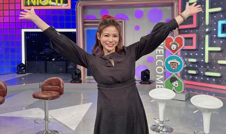 蘿莉塔頂圓球搭機！放倒椅背「遭用力拍打」　後座乘客2行為網全怒了