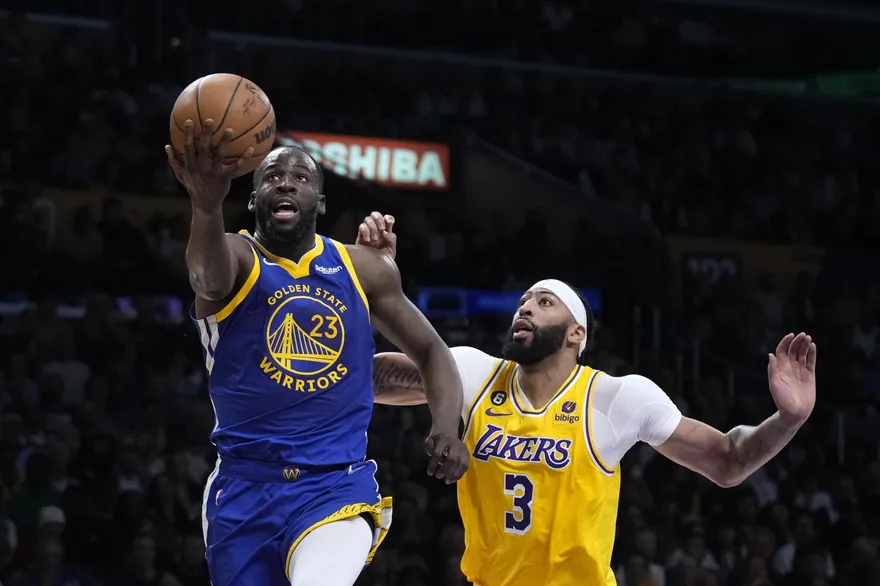 影/預約5大囧！嘴綠弧頂分球給空氣　場邊湖人助教接個正著