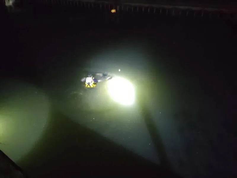 仍慢一步！台南女半夜獨坐運河橋墩　警消到場已落水身亡