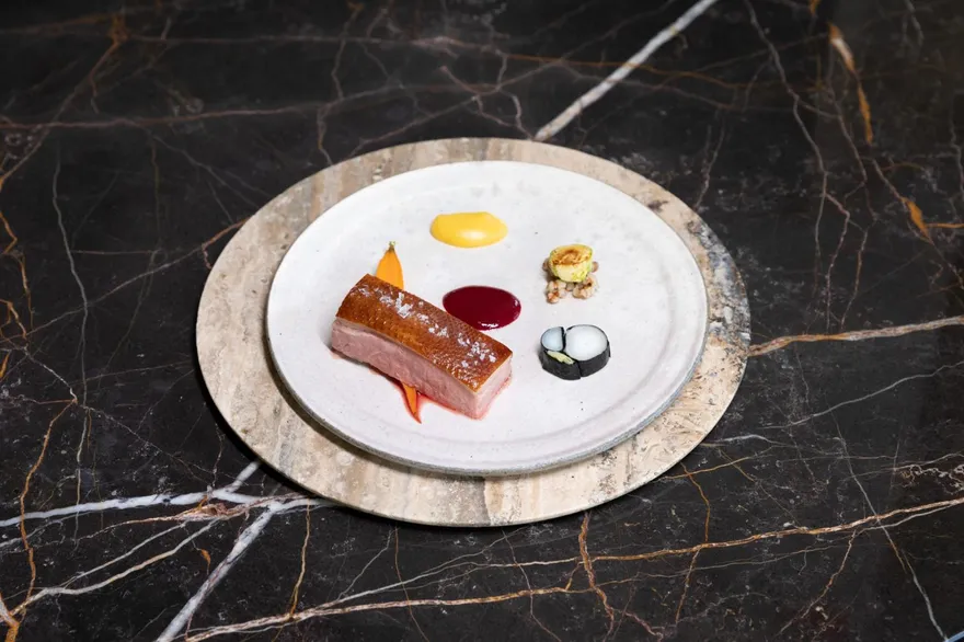 衝好市多無菜單料理！情侶狂吃「18道法式吃到飽」　1人僅287元