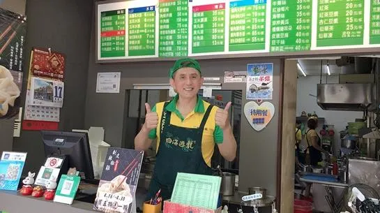 歡慶中天贏了NCC！中天志工拍檔店家樂發「仙草凍」