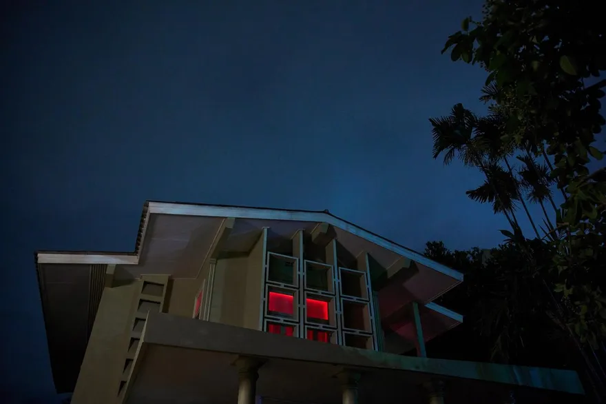 房客在家中舉行邪教儀式釀滅門慘案！還原現場...男星：毛骨悚然