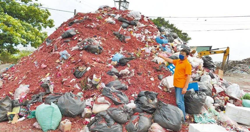 就是愛放炮！北港媽遶境2天　竟清出136公噸炮屑