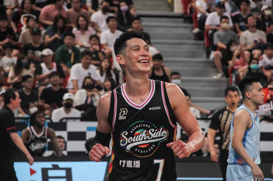 影/拿大三元像喝水一樣簡單！林書豪「一天進帳2座MVP」單週、單月他全都要