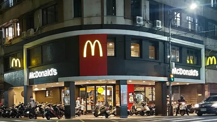 在地人哀嘆又一時代眼淚！汐止站前麥當勞宣布「結束營業」
