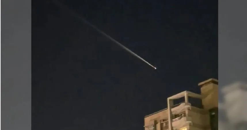台灣上空飛越「不明火球」　沖繩民眾也目擊！專家給答案了：物體來自大陸