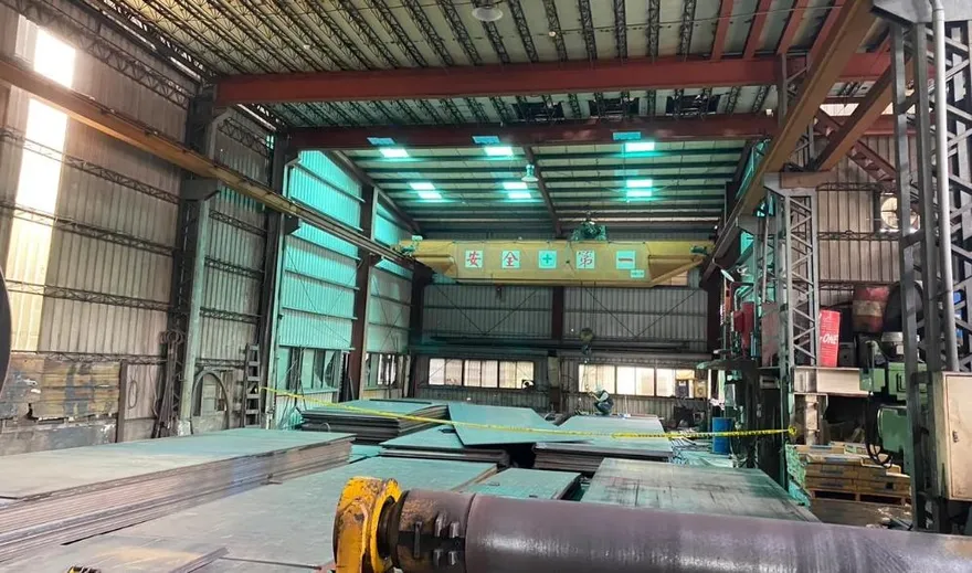 快訊/疑似掛勾鬆脫釀禍！樹林工人慘遭百斤鐵板掉落重擊　送醫搶救仍不治