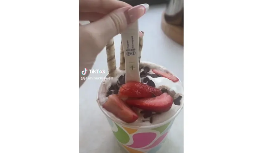 影/超噁心驚喜！妻把「驗孕棒藏冰淇淋」　老公舔乾淨一看嚇歪秒吐：最感動的驚嚇