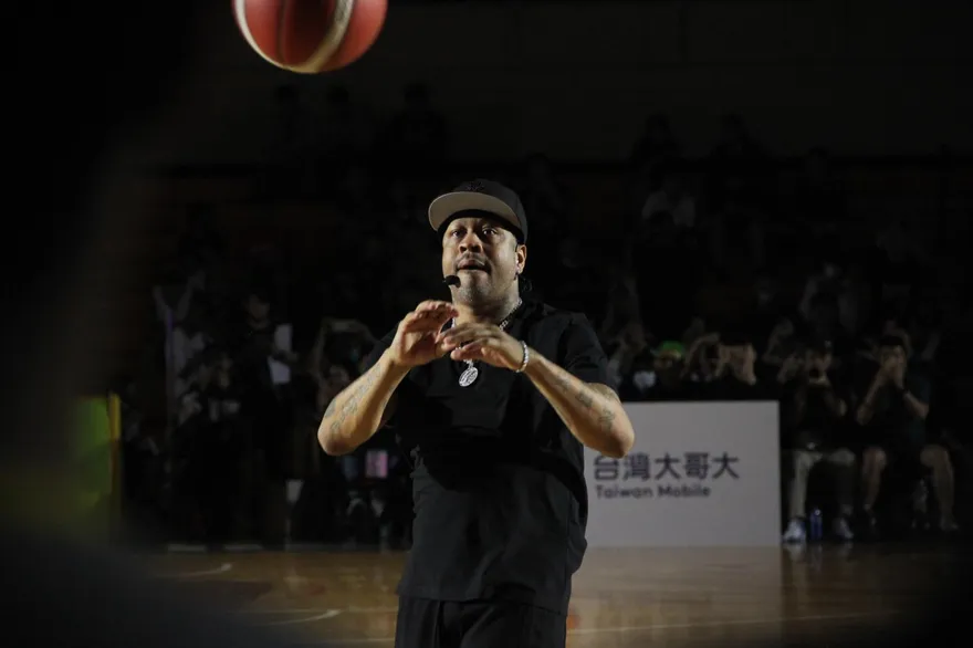 艾佛森來台見面會挨轟　主辦方道歉聲明曝：會提供補償方案