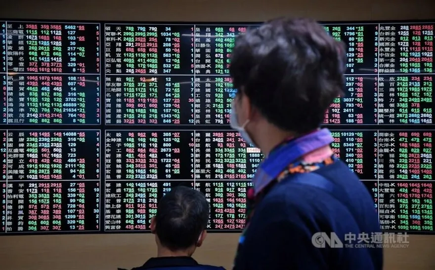 台股尾盤無力翻紅　終場小跌守在15500點