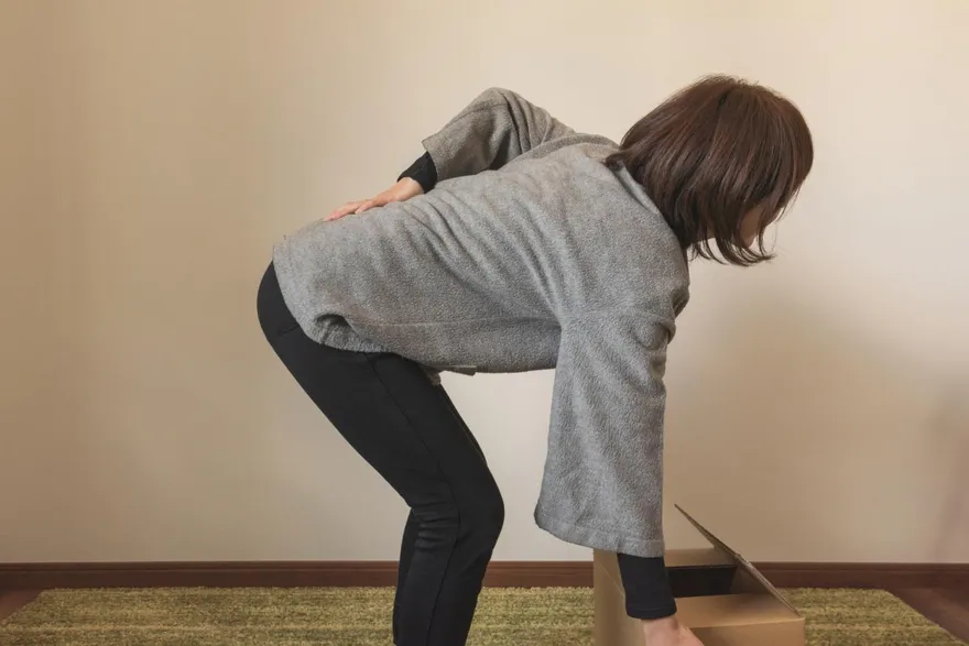 婦腰椎神經壓迫腰痛無法起身！憋尿引腎發炎